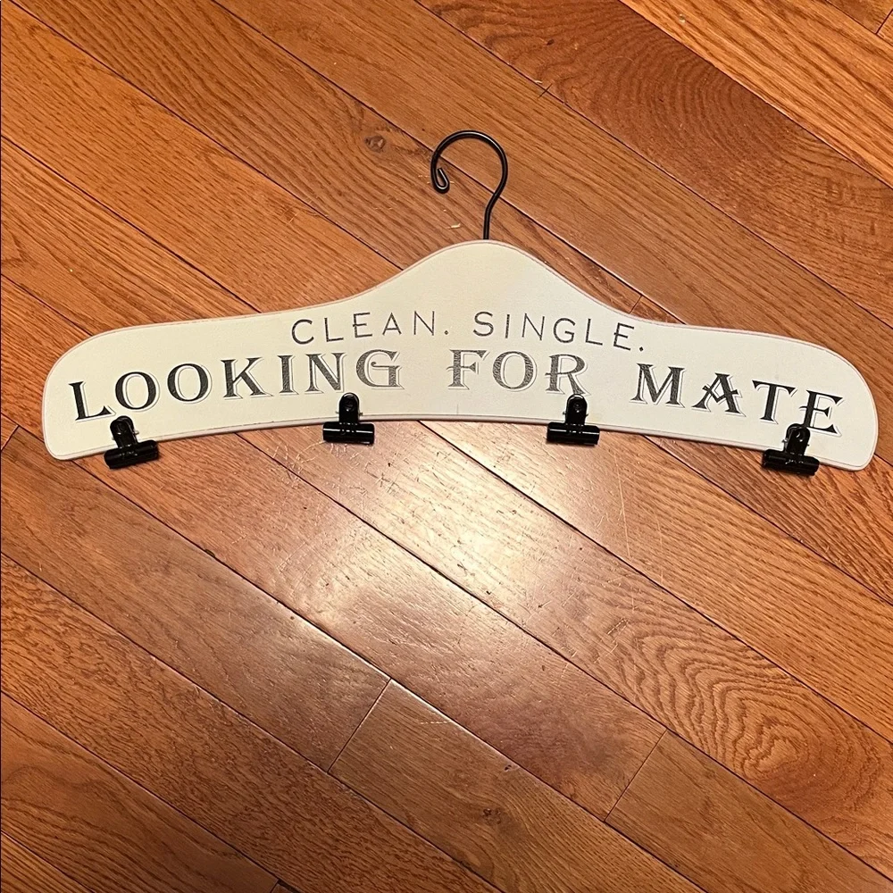 Clean Single 'Looking For Mate' Decorative Wall Hanger - White